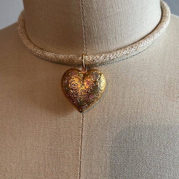 Lightweight heart chocker necklace - Picture 2 of 3